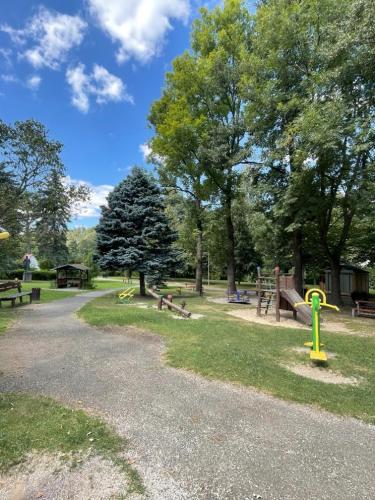 Šumperák u řeky v Želivě (Sumperak u reky v Zelive) in เซลิฟ