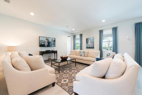 Splendid Home with Loft Area & Private Pool near Disney - 7619B - image 7