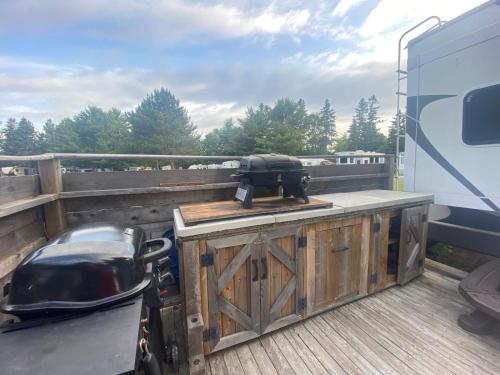 Glamping- Fifth Wheel RV Getaway in แบทเฮิร์สท์ (นิวบรันสวิค)