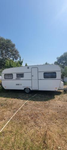 Unique night in a cozy caravan in Tale