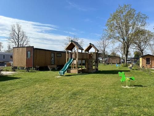 Playground, Zeehuisje Naija in Lagezoom