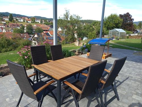 FeWo Wildflecken - Ferienwohnung Rhön Neubau 2021 (FeWo Wildflecken - Ferienwohnung Rhon Neubau 2021) in 比紹夫斯海姆a.d.力弘