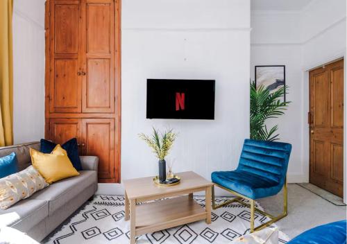 5BR House, Sleeps 10 guests - Free Parking - Business & Contractor Stays gîte à louer Ferrybridge