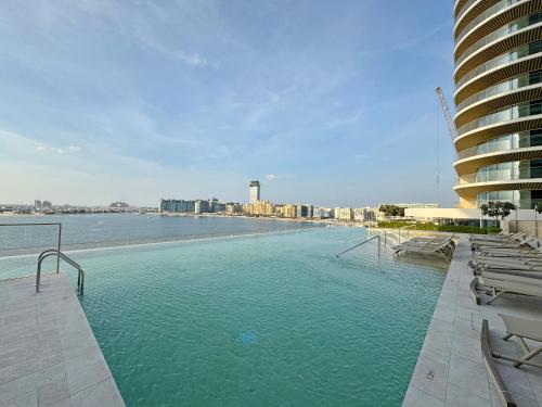 Chic 2 bedroom w Sunset and Palm Jumeirah Views, Dubai (photo 5)
