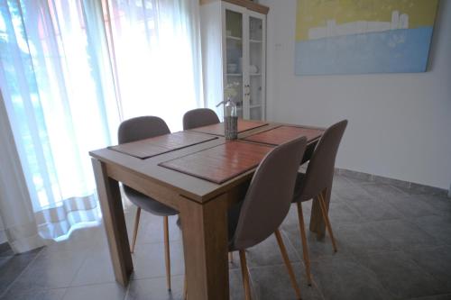 Three Little Birds Suite in Plaski