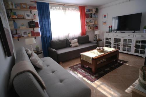 Three Little Birds Suite in Plaski