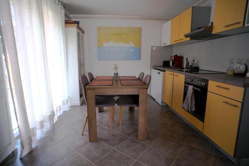 Three Little Birds Suite in Plaski