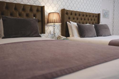 Dooly's Hotel - image 5