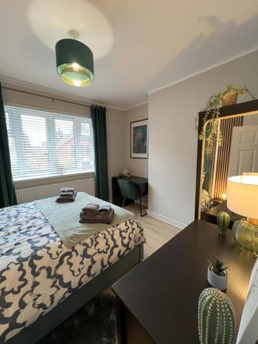 Spacious & Modern Family Gem - Two Bed Apartment - image 4