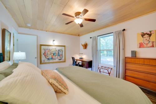 Secluded Getaway on about 10 Acres in The Piney Woods! in Winnsboro (TX)