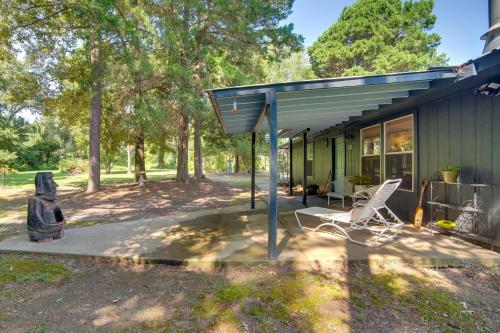 Secluded Getaway on about 10 Acres in The Piney Woods! in Winnsboro (TX)