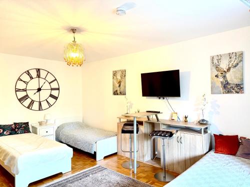 Welcome to Messe! Two-bedroom SmartApartment &Balcony in Hannover, Deutschland