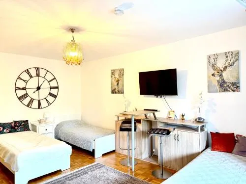 Welcome to Messe! Two-bedroom SmartApartment &Balcony in Hannover, Deutschland