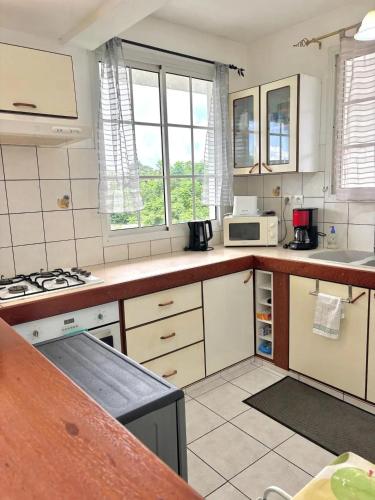 Maison charmante avec jardin clos à Sainte-Anne (Maison charmante avec jardin clos a Sainte-Anne) in มาเร่ เกลลาร์ด