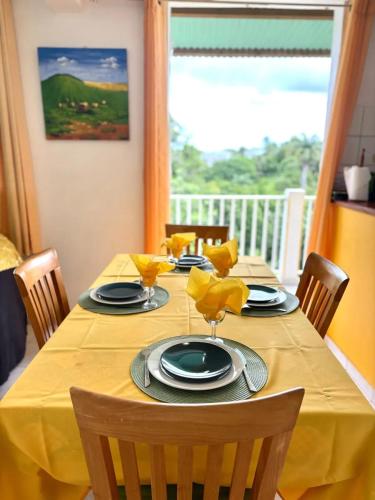 Maison charmante avec jardin clos à Sainte-Anne (Maison charmante avec jardin clos a Sainte-Anne) in มาเร่ เกลลาร์ด