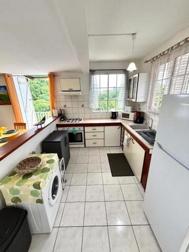 Maison charmante avec jardin clos à Sainte-Anne (Maison charmante avec jardin clos a Sainte-Anne) in มาเร่ เกลลาร์ด