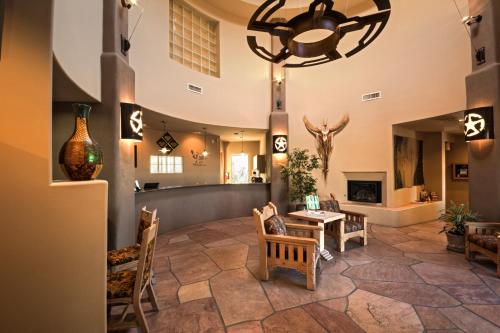 Lobby, Inn at Eagle Mountain in Fountain Hills