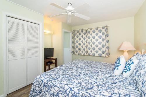 Cocoplum #5 - 2BR Oceanfront Condo on Seven Mile Beach - image 2