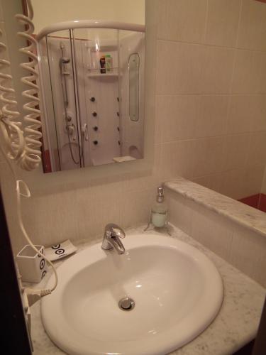 Double or Twin Room image 6