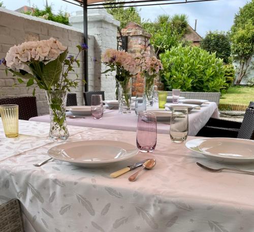 Chestnut House Sleeps 10, Wingham