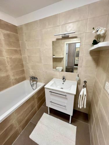 Die Harmonie - Modern Apartment near City Center with Free Private Parking, Bratislava (photo 11)