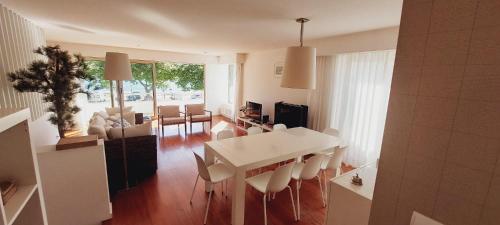 Közös társalgó / TV, La Maison Piaf in Esposende
