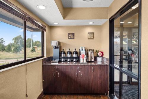 Red Roof Inn Lansing East - MSU - image 11