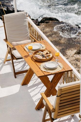 Alrededores, Petinos Fisherman's House in Thirasia