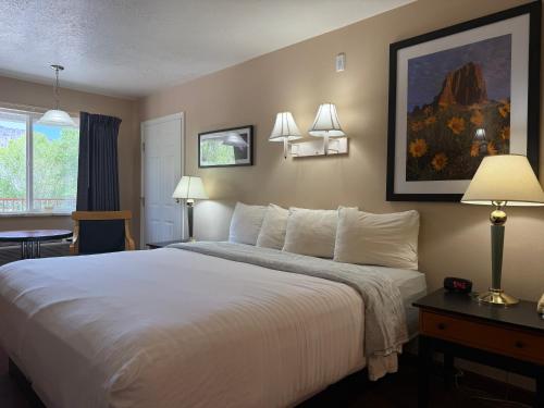 Cathedral Valley Inn - image 13