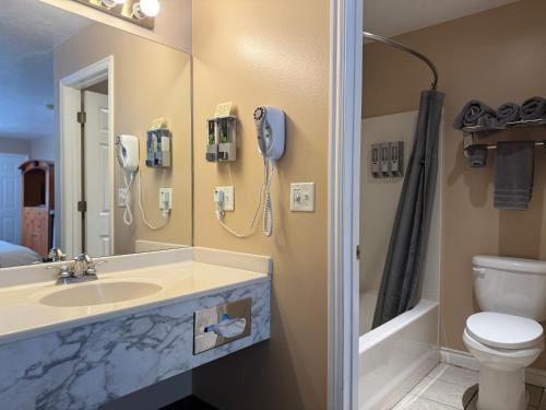Cathedral Valley Inn - image 7