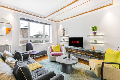 Stylish Chelsea Home - Elevator and Best Location - main image