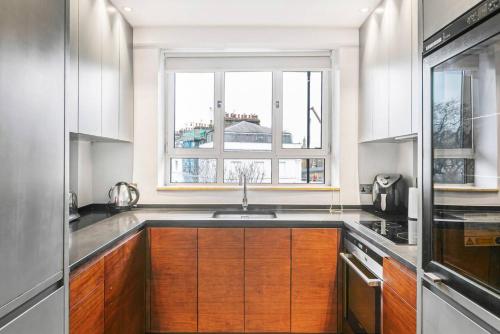 Stylish Chelsea Home - Elevator and Best Location - image 6