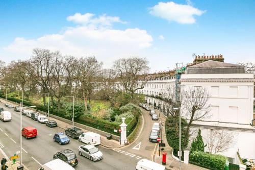 Stylish Chelsea Home - Elevator and Best Location - image 2