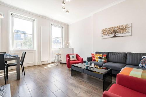 Stylish Kensington Home - Amazing Location - image 6
