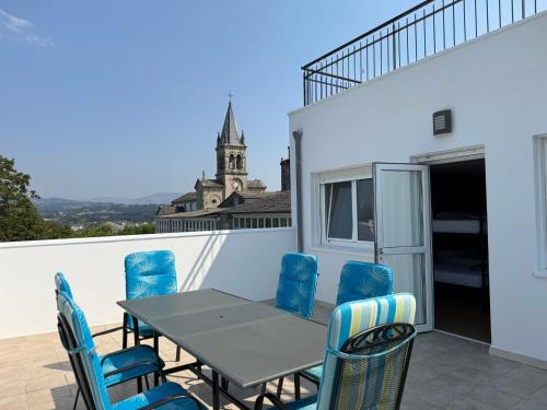 周邊環境, Albergue Internacional in 薩里亞