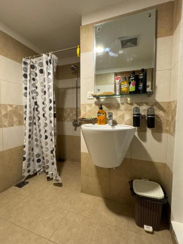 Designer Studio with heating rooftop Pool restaurant & Self Check In - image 2