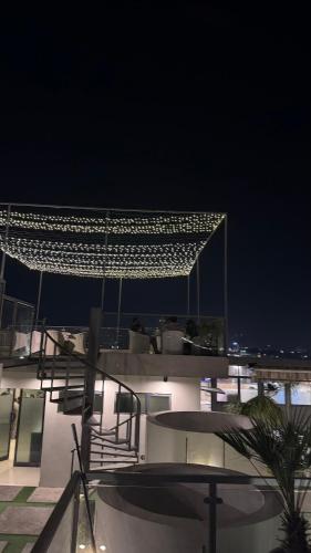 Designer Studio with heating rooftop Pool restaurant & Self Check In - image 6
