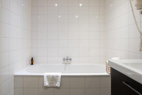 Bathroom, Ambassador City Centre Hotel in Haarlem