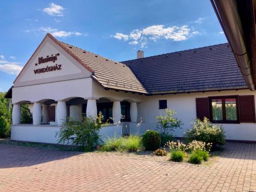 Mezővégi vendégház (Mezovegi vendeghaz) in Kisar