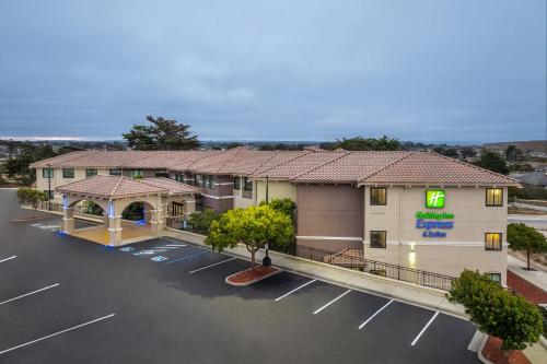 Holiday Inn Express Hotel & Suites Marina by IHG