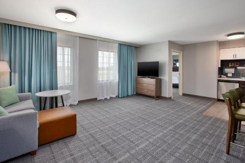 Staybridge Suites Bismarck an IHG Hotel - image 8