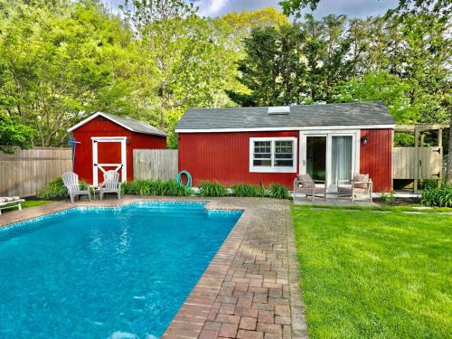 Gorgeous Hamptons Farmhouse - Get the Beach without the Traffic! in Схід Квог