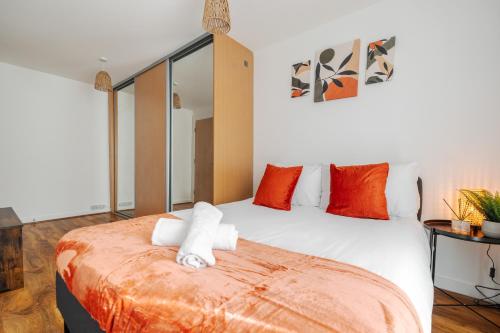 Stylish 2BR Flat - Walk to Old Trafford - FREE parking, Manchester