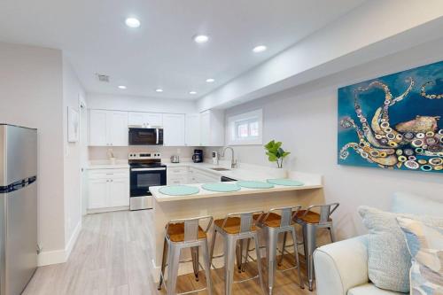 5 - Island Paradise Cottages - Sea Grape in St Pete Beach, USA