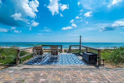 Oceanfront Hot Tub Putting Green Fire Pit – khách sạn tại Vilano Beach