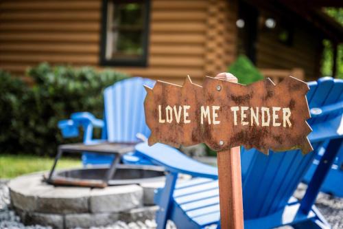 Love Me Tender Studio Cabin detail
