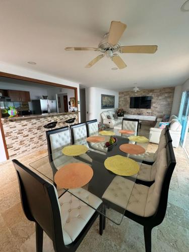 Marabierto Beachfront Escape in ปวยโต เตียราบาฆา