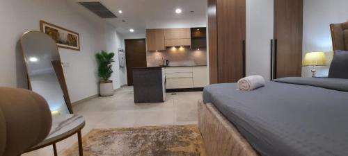 Chic Studio in Penta Square Near LUMS & Airport, Lahore (photo 10)