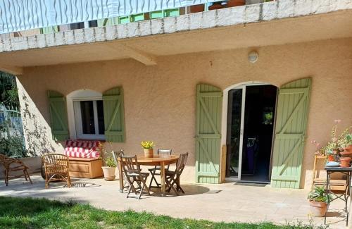 Appartement en rez de jardin 4 personnes - Location saisonnière - Carqueiranne