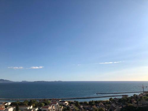 Superbe terrasse avec vue panoramique sur la mer, Marseille